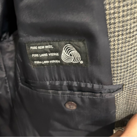 Elegant Charcoal Men's Blazer Portfolio Studio Size 42R
100% lambswool - Picture 8 of 10